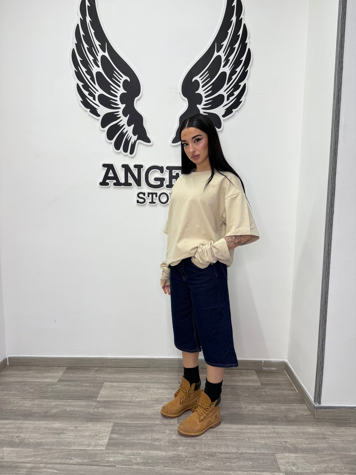 T shirt con guanti beige